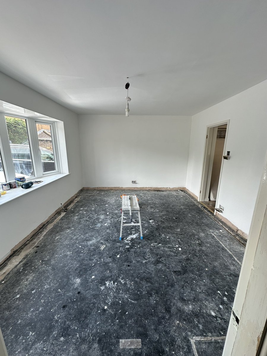 Making good progress this weekend on the house ⚒️ the grind never stops 😅