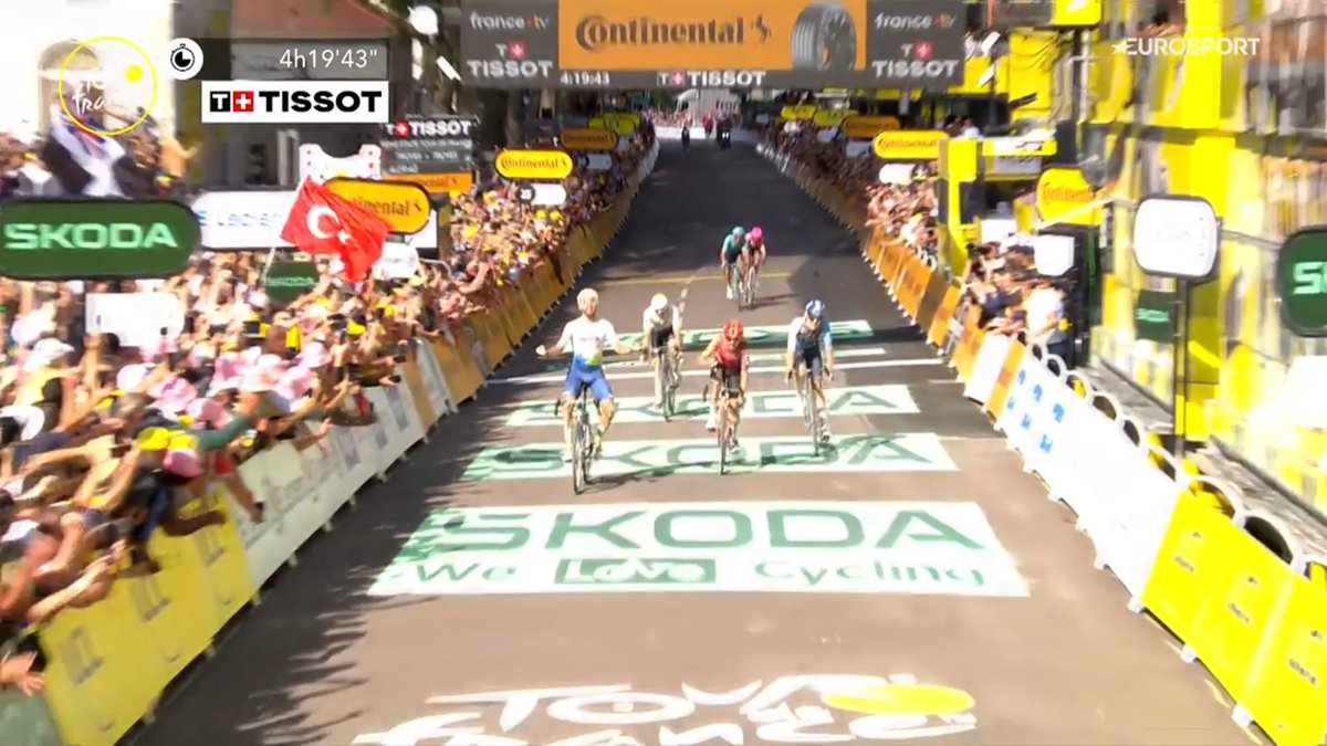 MAGNIFIQUE ANTHONY TURGIS QUI CONCRÉTISE AU SPRINT ! A 30 ans, le Français (TotalEnergies) s'offre la plus belle victoire de sa carrière sur la 9e étape du Tour de France, à Troyes à l'issue d'une journée sur les chemins blancs ! Tom Pidcock (Ineos Grenadiers) est 2e. #TDF2024