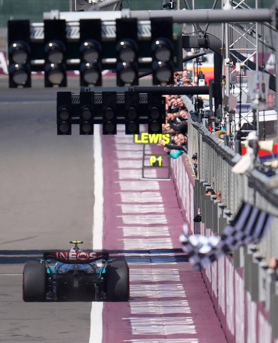 MercedesFRteam's tweet photo. Une image pour le Louvre 🥹

#F1 #BritishGP https://t.co/qzlsKIorEi