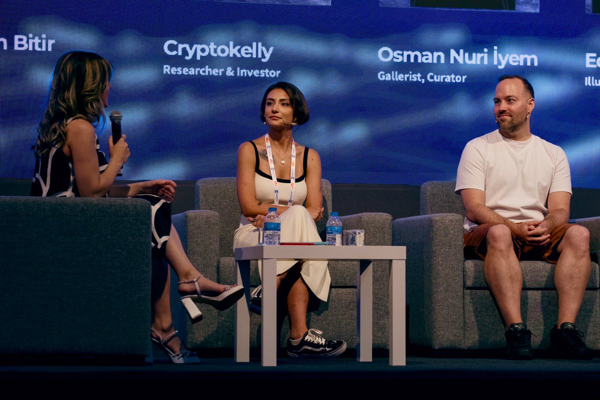 Yesterday, I had the pleasure of participating in the panel “NFT Art &amp; Beyond” at @expoblockchain, moderated by the dear @begumjoys 🤓
I had the chance to talk a bit about my journey as an artist. Thanks to all the speakers and the organization! 🥂

#nft #blockchain #expo #talk