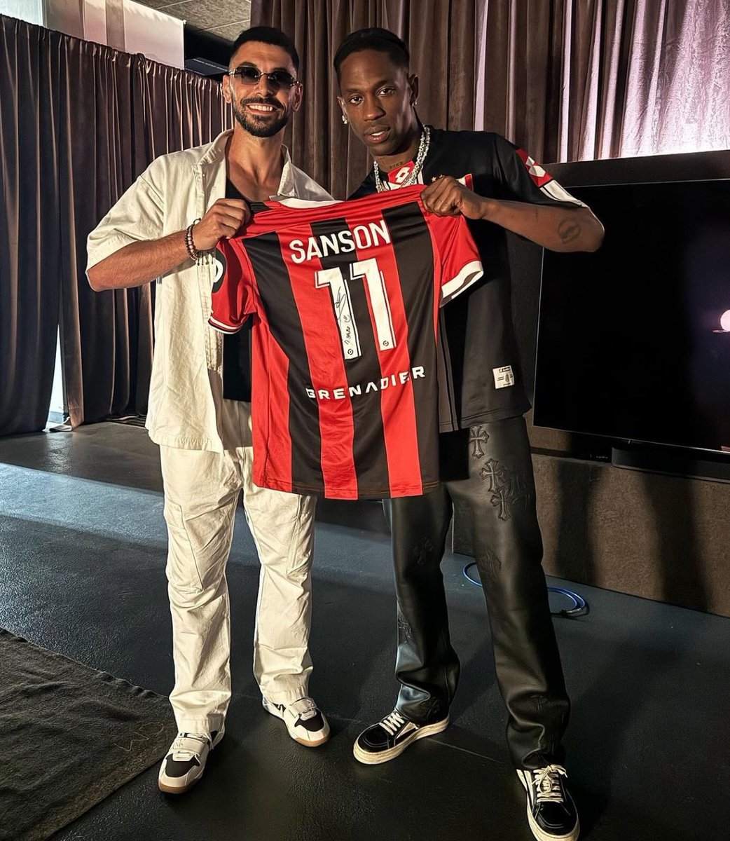 Morgan Sanson a offert un maillot de l’#OGCNice à Travis Scott !!!