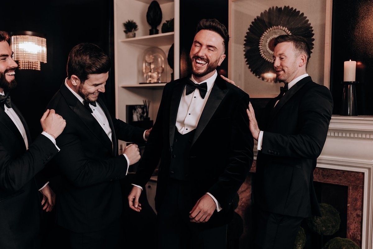 BACK IN BLACK // TFW your boys have got our back. 
 
Send him off in style  🖤

#style #bestman #groomsmen #weddinginspo #santffraedhouse #luxurywedding
