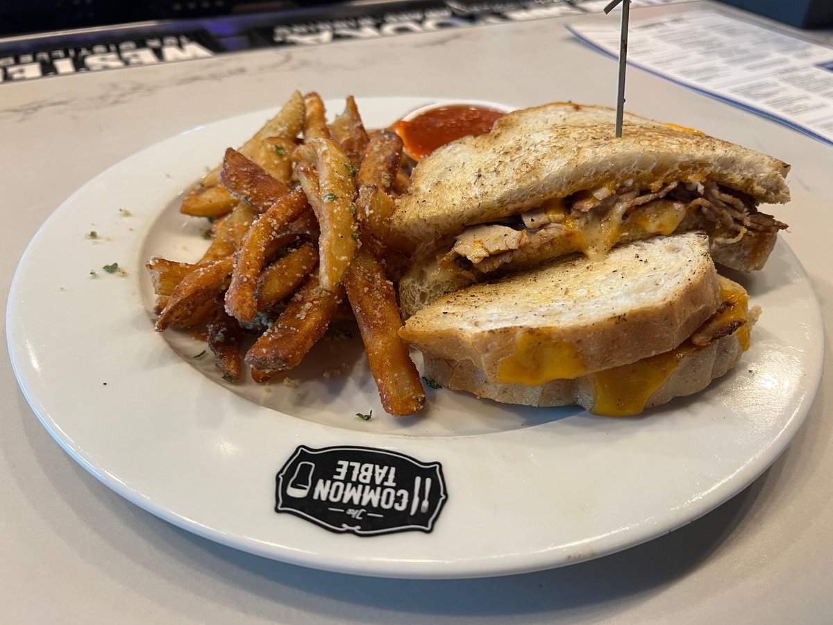 CollinCountyCom's tweet photo. Delicious food + A killer beverage selection: The Common Table, Mckinney, TX https://t.co/srChLwB38r
#mckinney #mckinneytx #collincounty #collincountytx #frisco #friscotx #allentx #annatx #melissatx #commontable #foodie #dfw #dallas https://t.co/zA9o3YrOnJ
