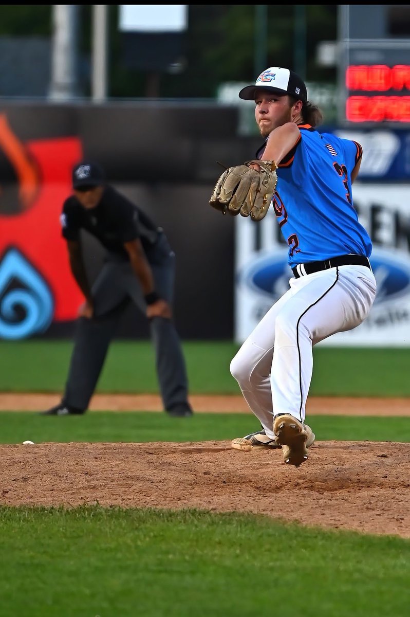 Proud mom moment. Zach made his pitching debut last night in the Northwoods league. Playing for Eau Claire Express! ⚾️💪🏻