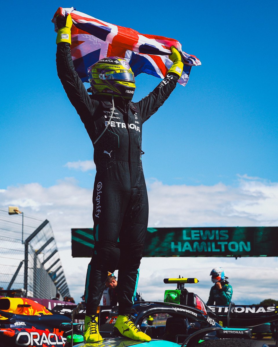 #F1 – What a story this is: @lewishamilton wins his 1️⃣0️⃣4️⃣th <a href="/F1/">Formula 1</a> Grand Prix! 🥇🏆

#BritishGP #WorldsFastestFamily #WeLivePerformance #MercedesAMGF1