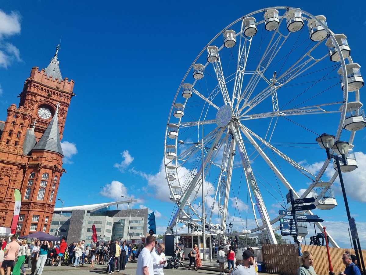 Wow #Cardiff ! Here for our Wales #MindsetXR event tomorrow and walked into the #UnityFestival2024 @HijinxTheatre. Live music, street performers, happy people... love it here already! 

<a href="/lshubwales/">Life Sciences Hub Wales</a> <a href="/HINSouthLondon/">Health Innovation Network South London</a>