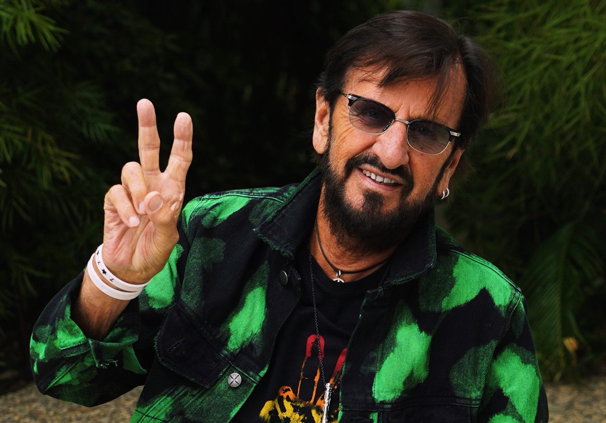 edpeachy2's tweet photo. Peace and Love (And happy 84th birthday Ringo!) https://t.co/G6q8tHkgyg