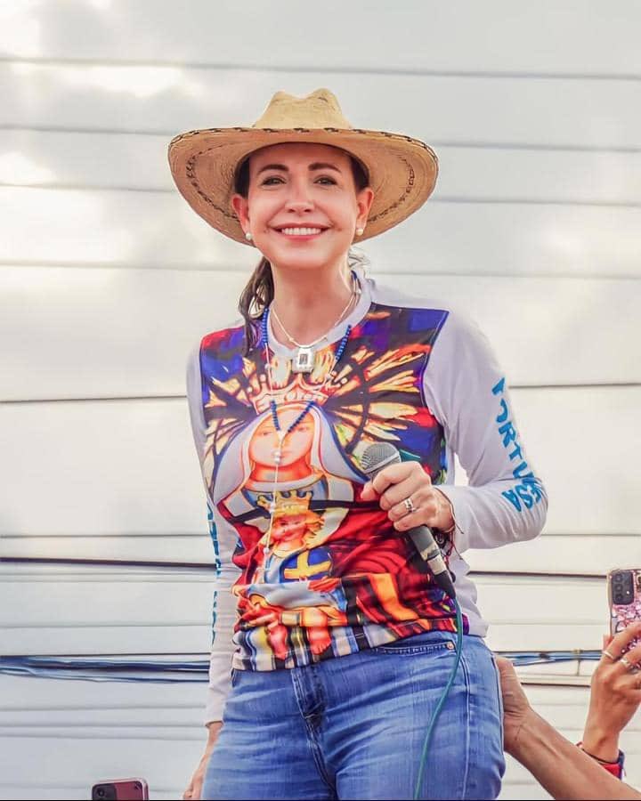 Maduro llamando “vieja decrépita” a María Corina Machado.  Sin duda ella los tiene locos porque saben que van de salida.