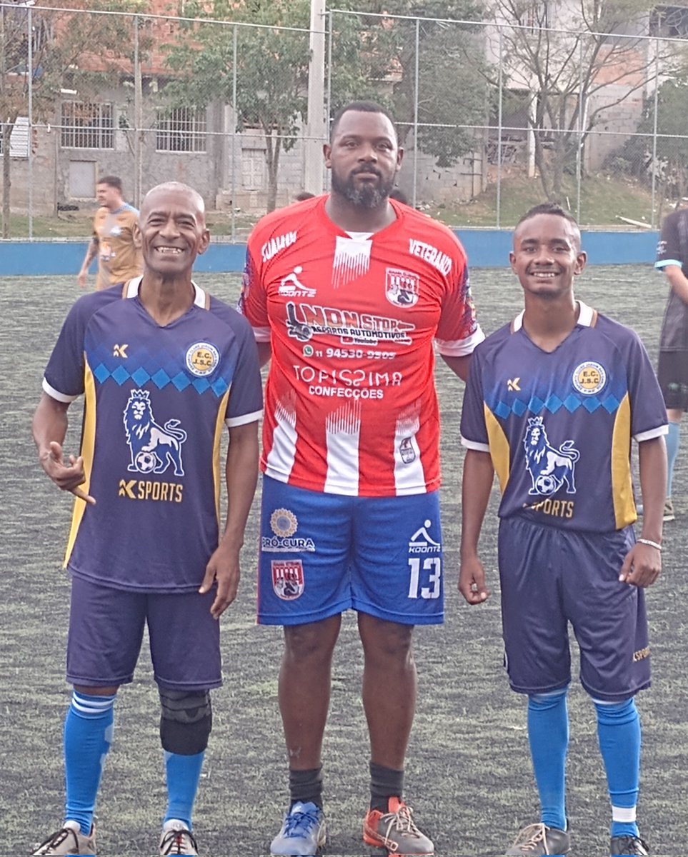 Jhowjv77's tweet photo. Ontem tive o prazer de está em campo com essas duas feras um jogo muito competitivo infelizmente não saímos com a vitória mas vamos continuar a trabalhar para obter grandes resultados 👍🏾 https://t.co/xYzNHBLSuj