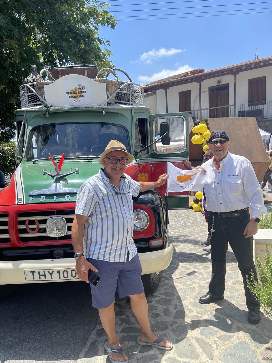 eevriviades's tweet photo. The iconic Rural Bus (Αγροτικό Λεωφορείο) the classic Bedford!
Most Cypriots of my generation have memories of traveling in these buses.
Thrilled to have taken a ride in one at #Odou village (30/6/2024) at the annual Bee 🐝 & Honey 🍯 festival
#Cyprus #VintageCars #villages https://t.co/Or07AqQrGr