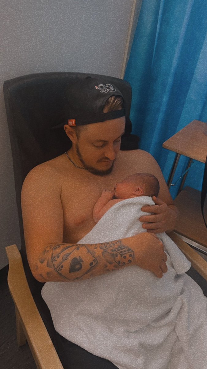 qLimAxzU tweet media