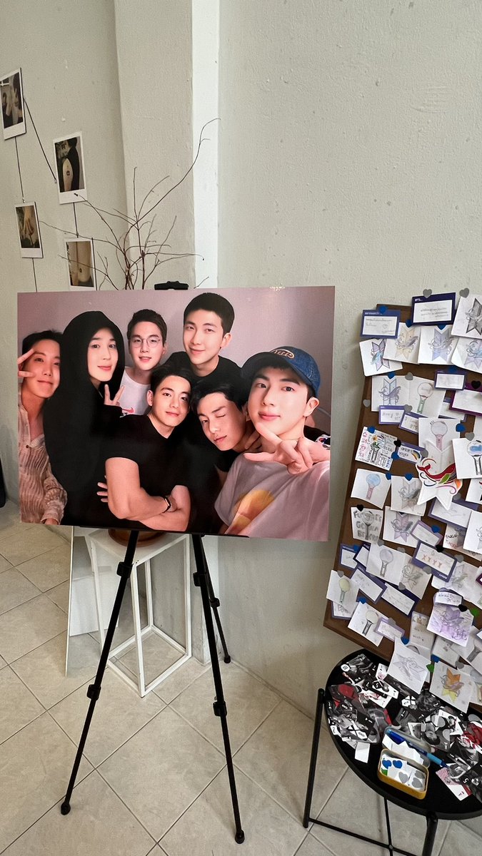 PLaKob's tweet photo. งานโปรเจคบังทันวันนี้ ถ่ายรูปเพลิน งานน่ารักสุดๆ ลุ้นรางวัล Lucky door ขอบคุณสำหรับของรางวัลและกอว. น่ารักมากนะค้า 💜
#11yearsofProofandPromise
#BTS11thAnniversary https://t.co/KjnS4sERKP