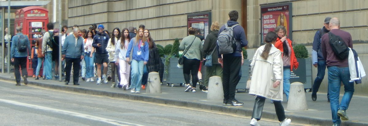 EdinbUrgh! tweet media