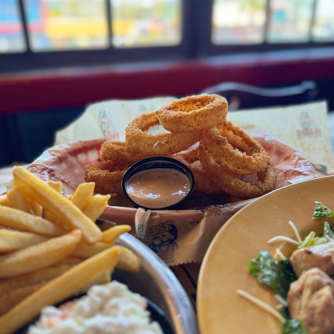 Bubbasfishshack's tweet photo. Name a better duo than our onion rings and homemade cajun ranch, we'll wait😌
#onionrings #cajunranch #bubbasfishshack #surfsidebeach #seafoodnearme https://t.co/xZjP1OeAMk