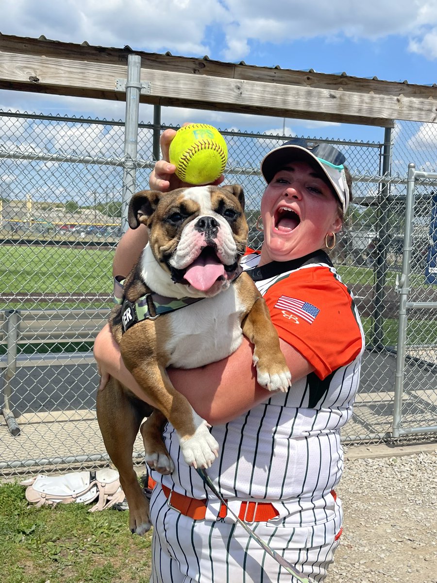 Our #31 Hannah Raines (2024) with a big 3 run 💣 in bracket play this morning at Buckeye Recruitfest. Ranger with the assist on the homerun ball retrieval! 💪🏻🧡🥎💚
