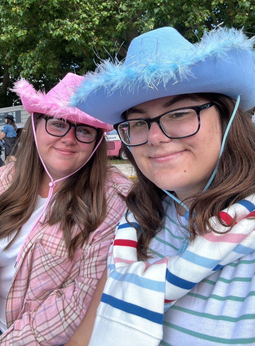 AnnieFBruce's tweet photo. @ShaniaTwain @BSTHydePark LET’S GO GIRLS!!!💃🏻💃🏻💃🏻 https://t.co/ThhC2j277V