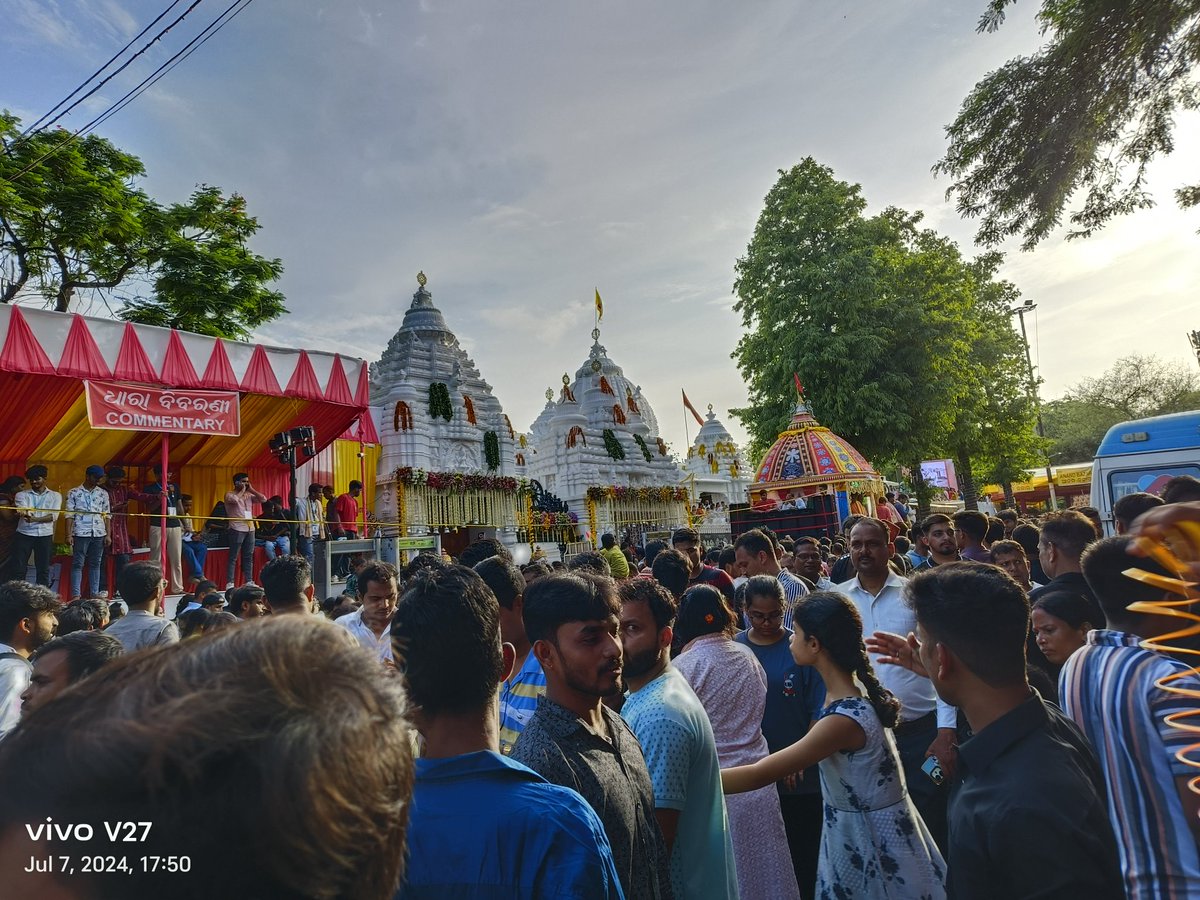 OdissiD's tweet photo. Today  Ratha Yatra celebration , Hauzkhas ,New Delhi.#Jayjagannath #Happyrathyatra2024 Jagannath Swamy Nayan Patha gami Bhabatume 🙏🙏 https://t.co/jy65uv4eJF