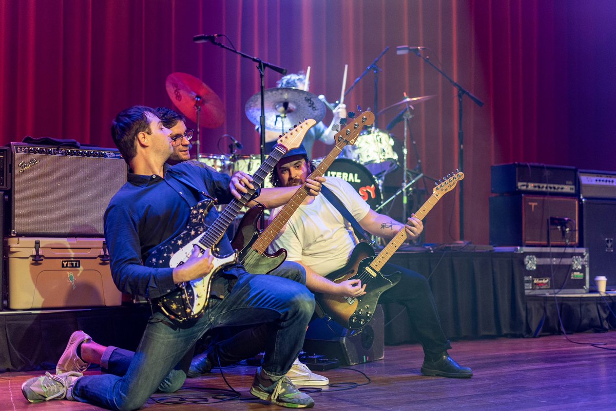 Hello yes I’d like 3 orders of Rock please? With one side of Roll.