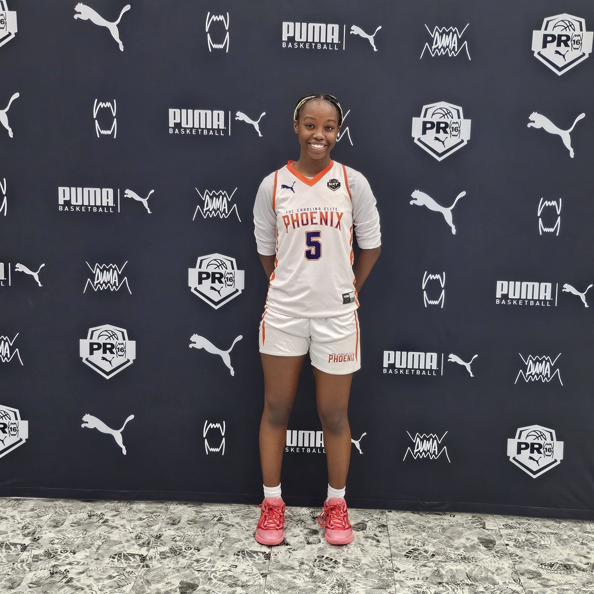 #LadiesPumaHoops 17U finals between Louisiana United and Carolina Elite will be starting soon. Teams are warming up. 

<a href="/NxtProHoops/">NXTPRO Hoops</a>