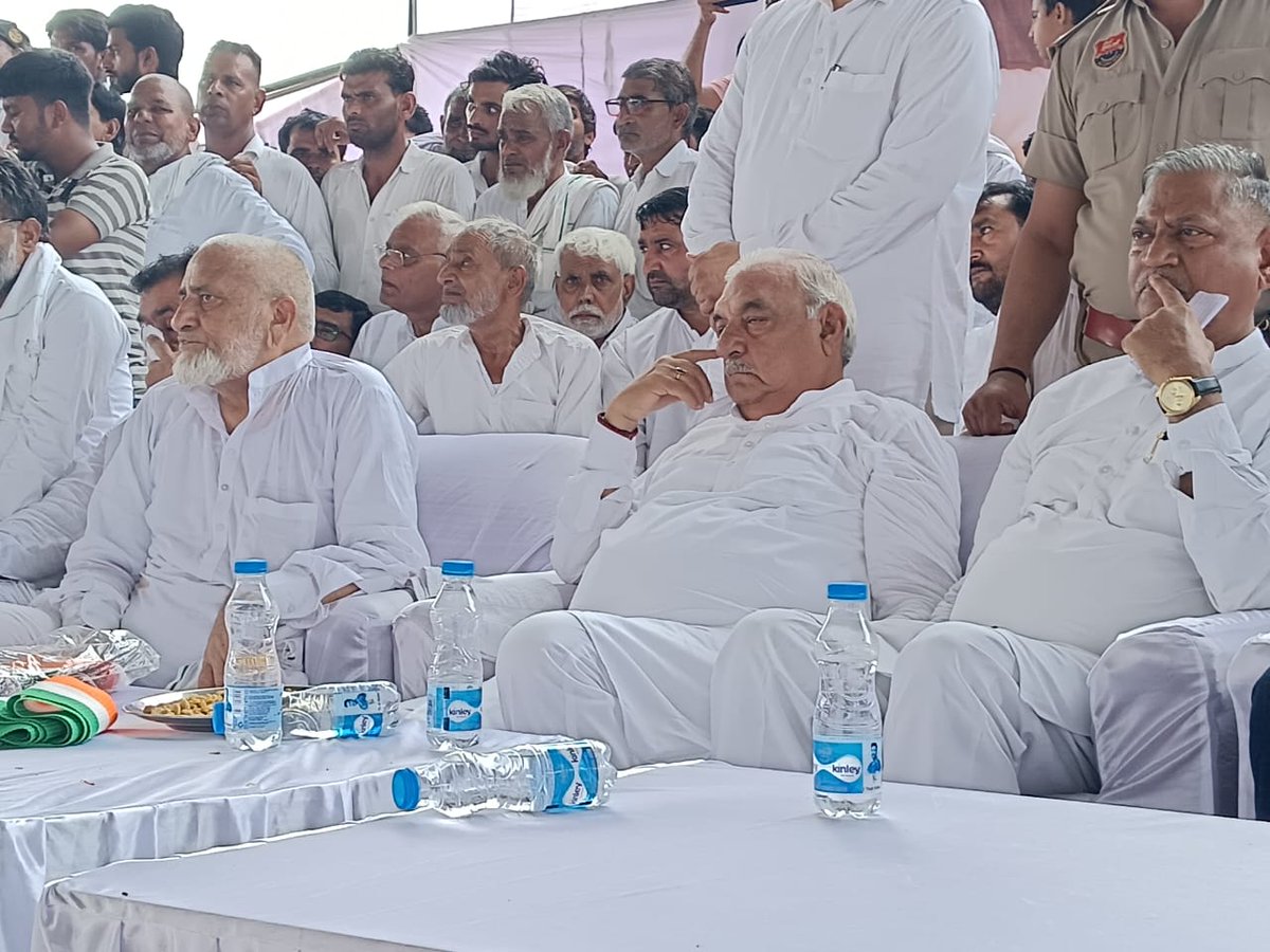 इतनी भयंकर गर्मी के बावजूद भी जिला स्तरीय कार्यकर्ता सम्मेलन को सफल बनाने व प्रदेश के उज्ज्वल भविष्य के लिये आप तमाम जिला नुहं पुन्हाना वासियो की गर्मजोशी भरी भागीदारी इंशाअल्लाह व्यर्थ नहीं जाएगी 
Ch. Javed Khan एडवोकेट जी ...
<a href="/ChMohdIlyas/">Ch Mohd Ilyas MLA</a> 
<a href="/BhupinderShooda/">Bhupinder Singh Hooda</a> 
<a href="/DeependerSHooda/">Deepender Singh Hooda</a>