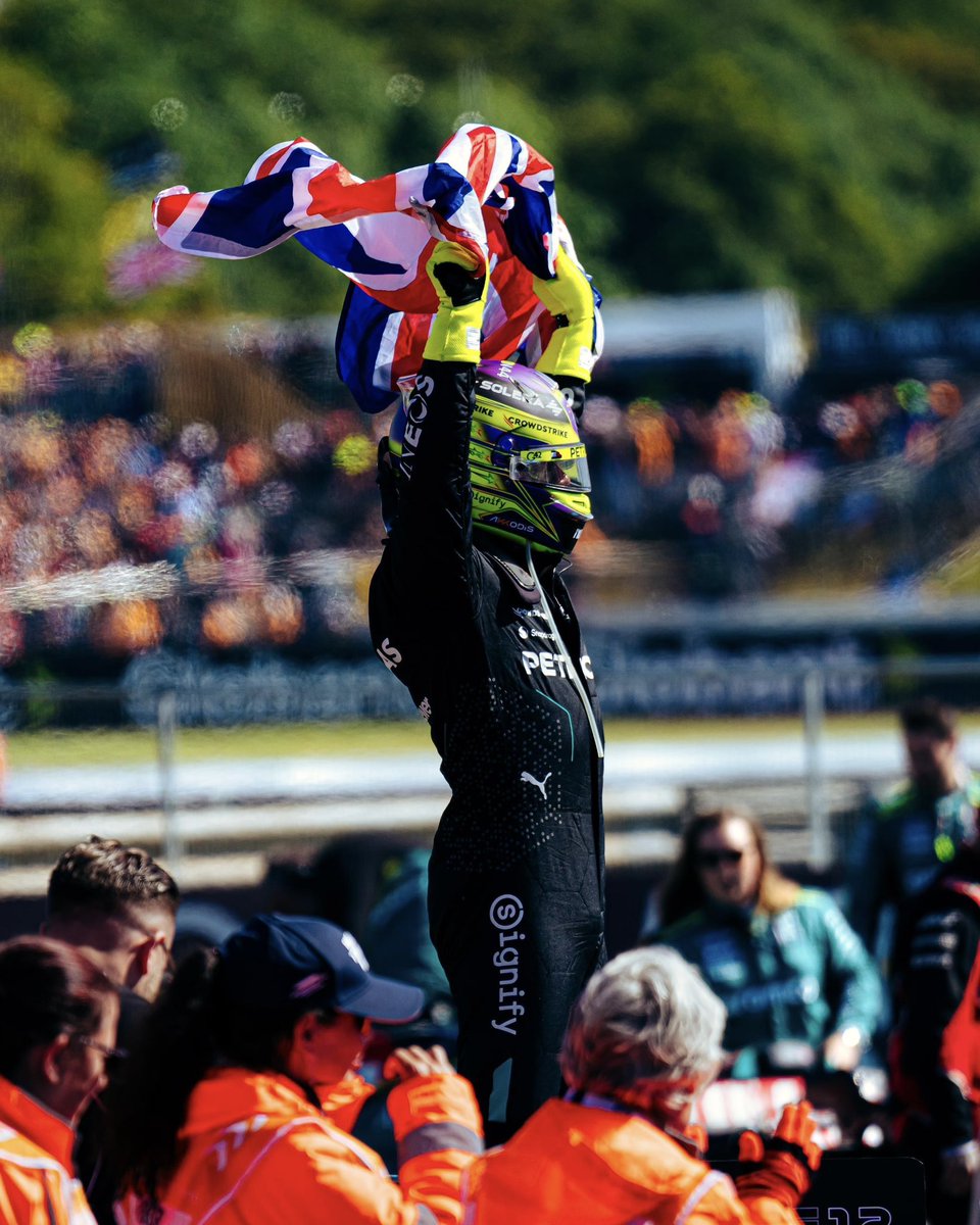 Samuelito_F1's tweet photo. IT’S HAMMER TIME 🐐 

Lewis Hamilton Gana en Casa por 9ª vez en la historia 🇬🇧✨

🥇LEWIS HAMILTON
🥈MAX VERSTAPPEN
🥉LANDO NORRIS

#F1 #BritishGP https://t.co/vuJuvFPTRx