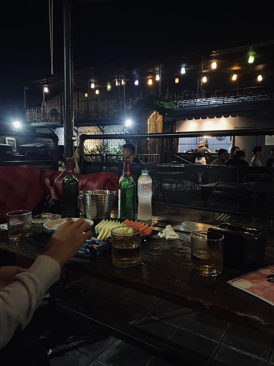 Bhere00142109's tweet photo. 🥂 https://t.co/y8G4gKAmei