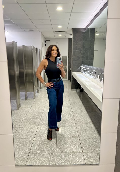 #SeflieSunday 🪞 https://t.co/w9C6lvqWnJ<a href="/tag/sefliesunday"class="tags">#SeflieSunday</a>