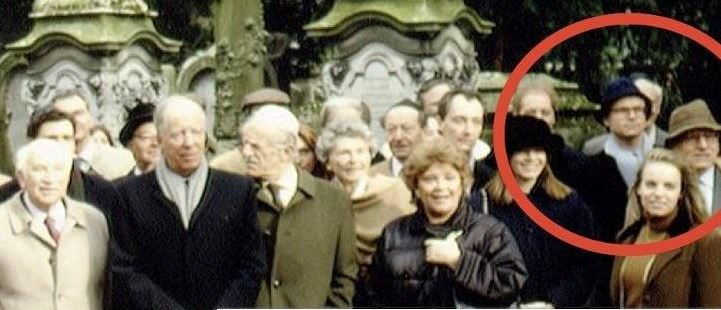 more_shower's tweet photo. @jorymicah these always crop-out James #Alefantis Rothschild of #CometPizza #Pizzagate fame:
source: https://t.co/erV2jwIzBI https://t.co/kTcX94UBAx