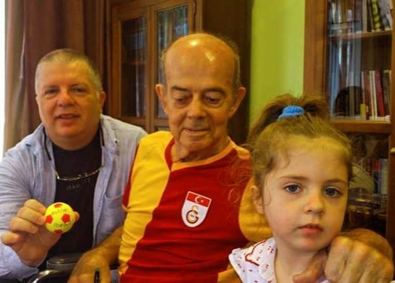 Büyük Galatasaray Efsanesi, Metin Oktay'ın Kamplardaki Oda Arkadaşı, Atatürk'ün Özel Kalem Müdürü Sabit Şeren'in Oğlu, İsmi Atatürk Tarafından Konulan ve Atatürk'ün İradesiyle Galatasaray Lisesi'ne Yazdırılan ''TÜRKAY ŞEREN '' 8 yıldır anılarda yaşamaya devam ediyor...