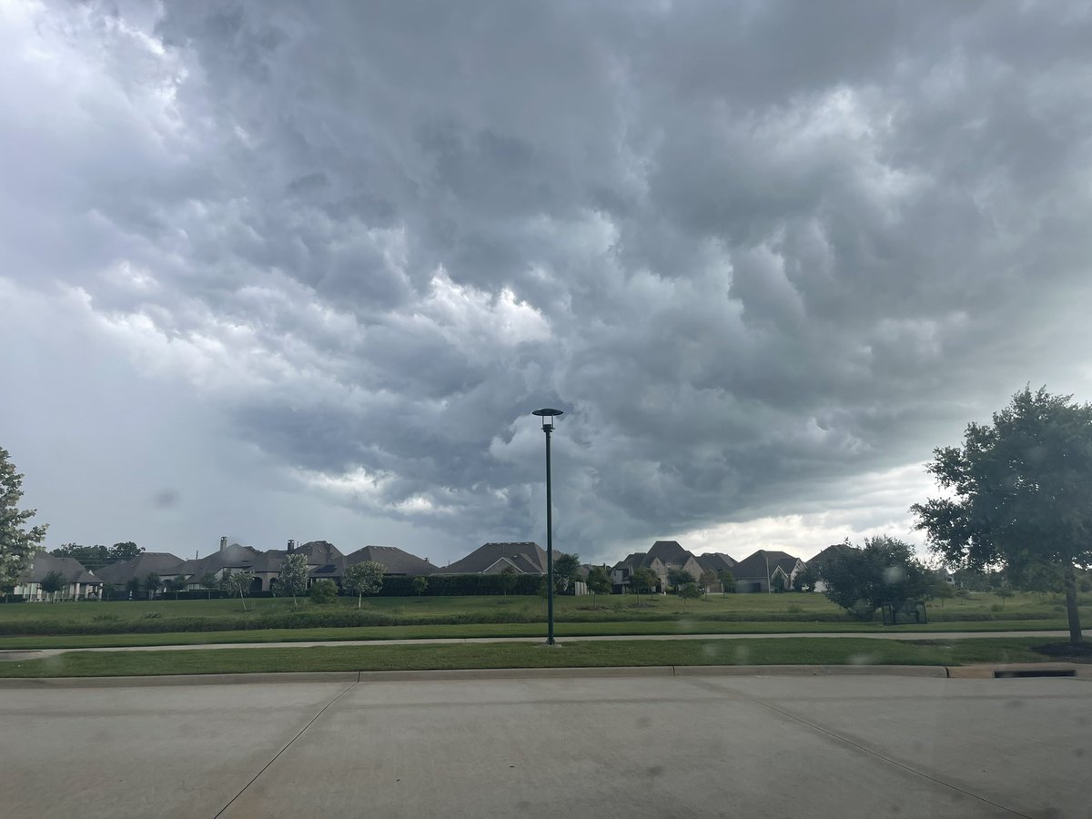 Headed out for one last <a href="/HEB/">H-E-B</a> run! Anyone need anything? #beryl <a href="/SpaceCityWX/">Eric Berger</a> <a href="/TheEyewallWx/">The Eyewall</a> <a href="/mattlanza/">Matt Lanza</a> <a href="/TravisABC13/">Travis Herzog ⚡️</a> <a href="/abc13weather/">Houston Weather</a> <a href="/tropicalupdate/">Mike's Weather Page</a> <a href="/weatherchannel/">The Weather Channel</a> <a href="/JimCantore/">Jim Cantore</a> <a href="/NWS/">National Weather Service</a> @jefflindner1