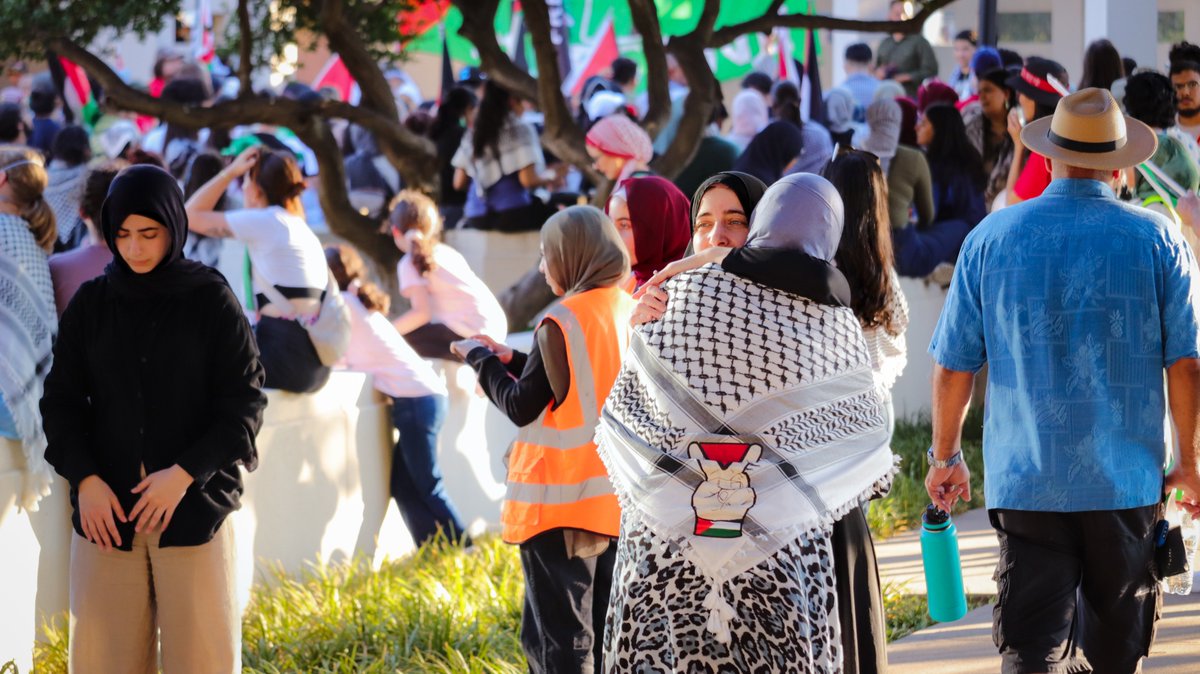#Palestinian #Protest in #dallas at #dealeyplaza 

#streetphotography #Documentary #independentpress