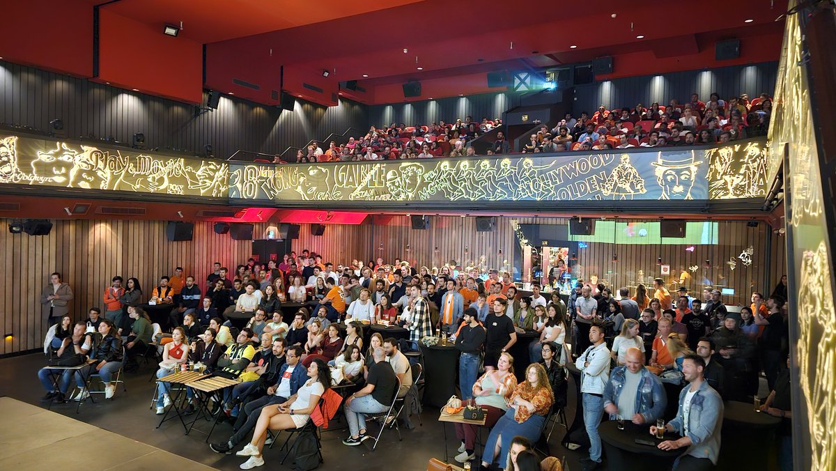 Gisteravond: fantastische sfeer in LAB-1 #eindhoven met 400 gasten. Turkse Nederlanders &amp; expats, internationals &amp; Nederlanders - allemaal waren ze er bij!

Dinsdag en woensdag gaan we dit weer dunnetjes over doen. ➡️ lab-1.nl/special/

#NEDTUR #NEDENG #SPAFRA #EURO2024