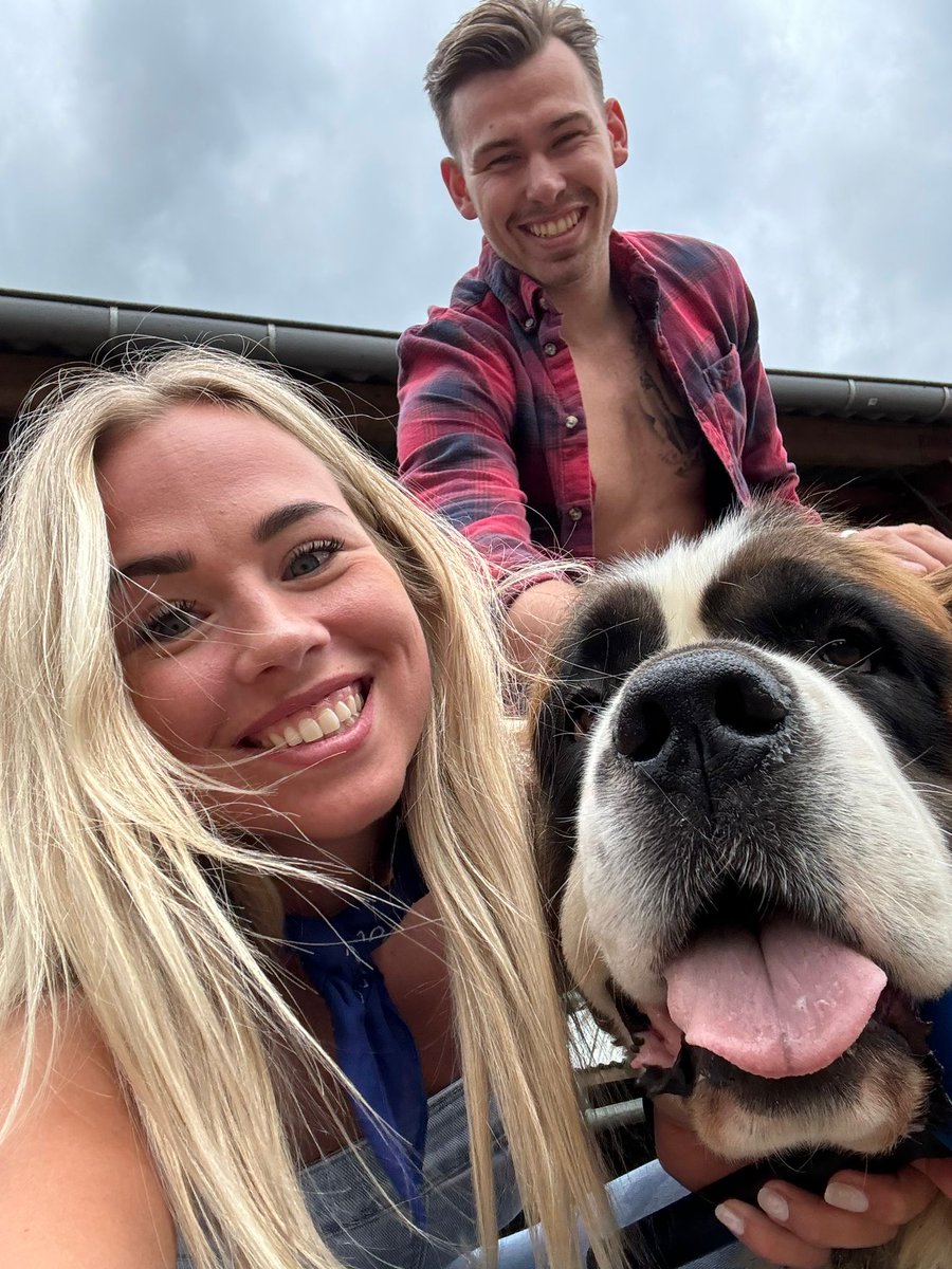 BoerenDingen's tweet photo. 👉💯% 𝙈𝙚𝙚𝙧 𝙙𝙖𝙣 𝙏𝙚𝙫𝙧𝙚𝙙𝙚𝙣𝙗𝙪𝙧𝙜
100 punten op álle fronten vandaag 🥳 Voor onze crew, modellen, de boerderij en geweldige gehaktballen van Ruysch! @stalvredenburg was vandaag het decor voor de eerste fotoshoot en álles zat mee. Zelfs de regen wachtte even  🙏❣️👏 https://t.co/3o7BtHVgad