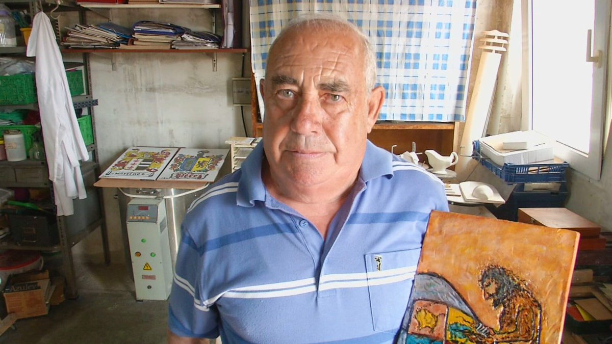 carrmenvillalba's tweet photo. Cuando me preguntan qué es lo que más me gusta de mi trabajo, la respuesta está aquí:
que me abran las puertas de su casa y terminen abriéndose en canal. 

Es José Ríos, abaranero y ceramista con solera. 

Hoy en @la7tele a las 20:00. https://t.co/bwn8t75Rd8
