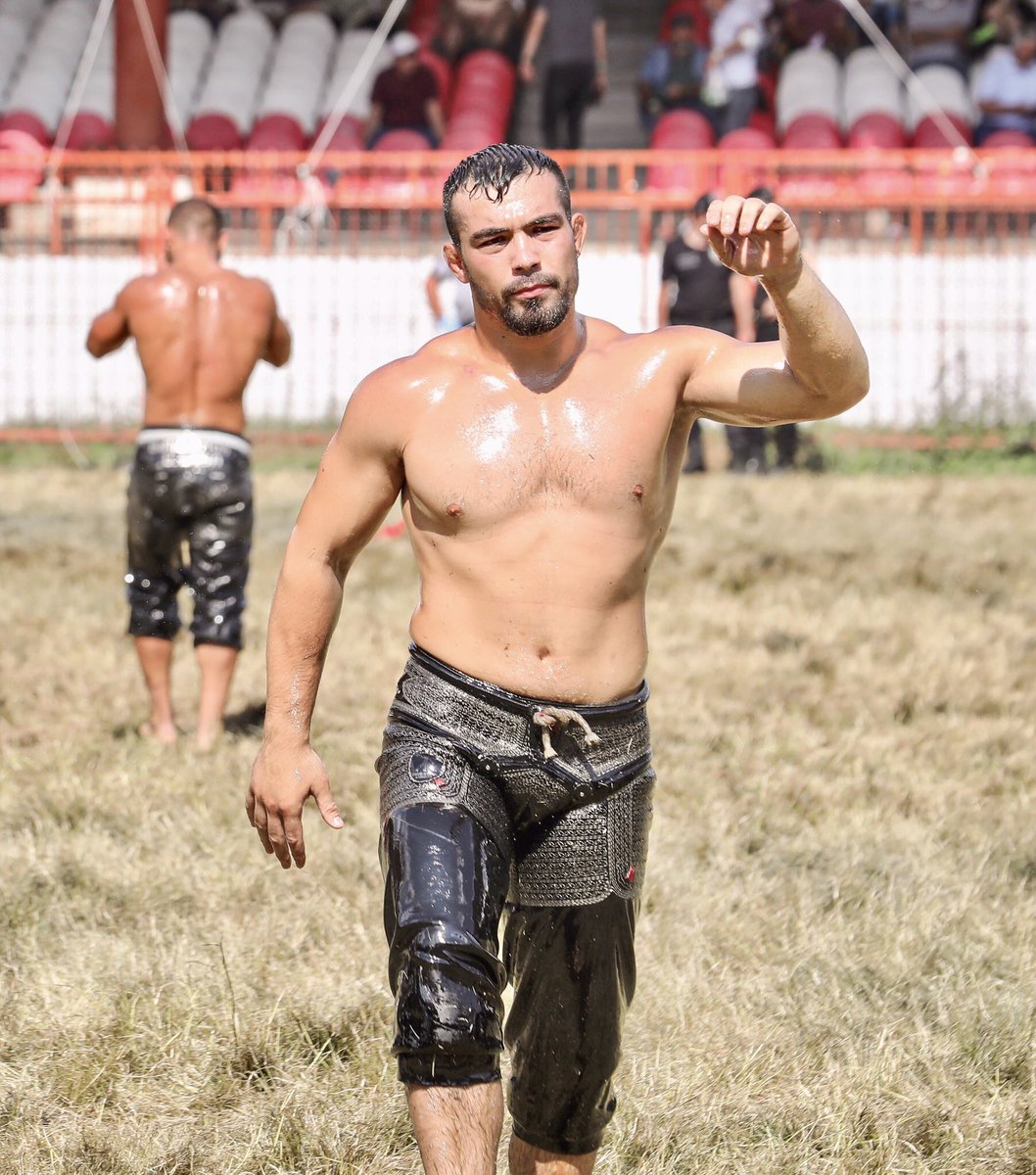 🏆🔴⚪ Tebrikler #YusufCanZeybek

663. Tarihi Kırkpınar Yağlı Güreşleri finalinde Mustafa Taş’ı mağlup ederek Altın Kemer’i Antalya’mıza getiren Antalya BB. Başpehlivanı Yusuf Can Zeybek’i gönülden tebrik ederiz.

#Antalyaspor