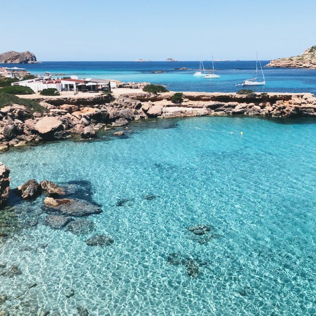 Dreamy Sundays.... in Paradise 🏝️ 🐬 💙 

#tapasibiza #tapas #ibiza #lafincaescondida #allblues #ibizablues #paradise #islandlife #paradise #holiday #travel #explore #beachdays #ibizasummer #summerholiday #balearicislands #happyplace #sunshine