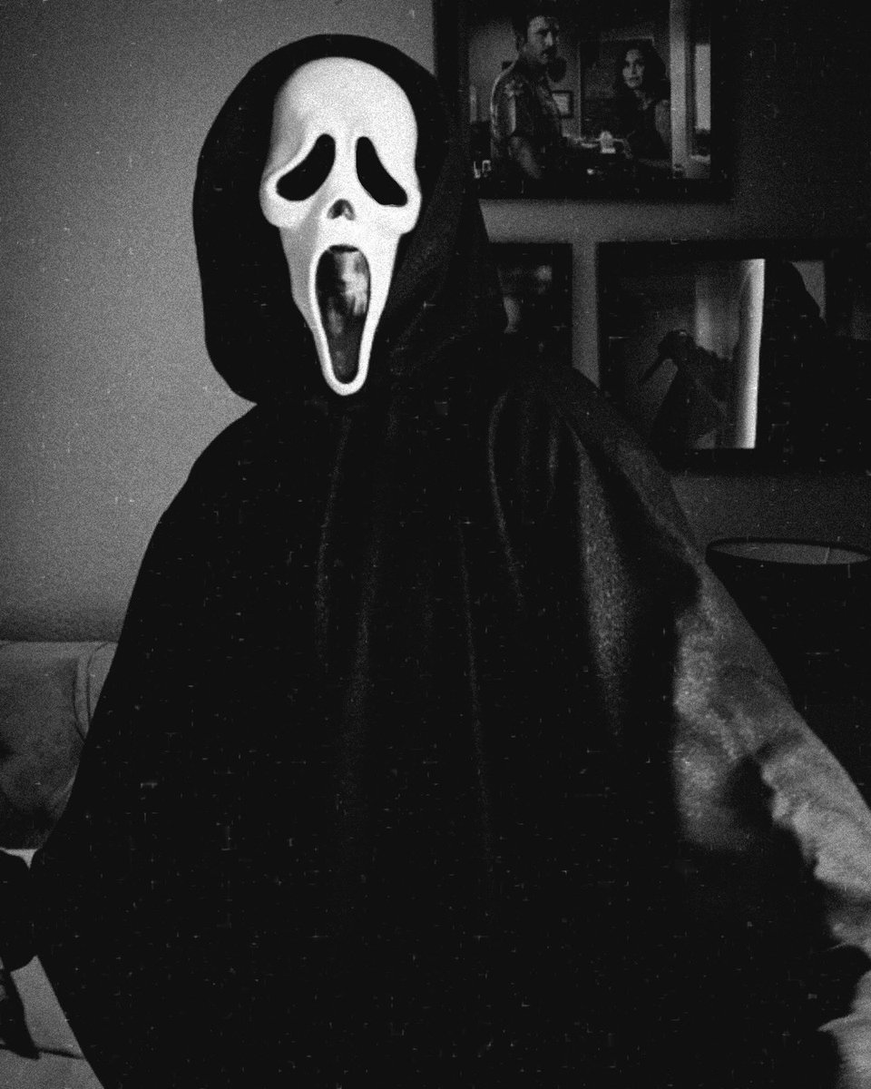 ScreamGhost2's tweet image. What’s your favourite scary movie? 🎬
