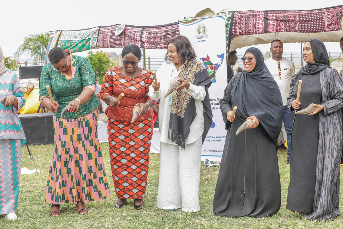 MiGECAH's tweet photo. Waliohudhuria ni Spika wa Jumuiya ya Afrika Mashariki, Bw. Joseph Ntakirutimana,Waziri wa Masuala ya Jumuiya ya Afrika Mashariki, Jamhuri ya Uganda,Bw. James Magode Ikuya, Katibu mkuu idara ya Utamaduni,Sanaa na turathi Bi Ummi Bashir na wawakilishi kutoka mataifa jirani.
3/3 https://t.co/3ZWE6tstNm
