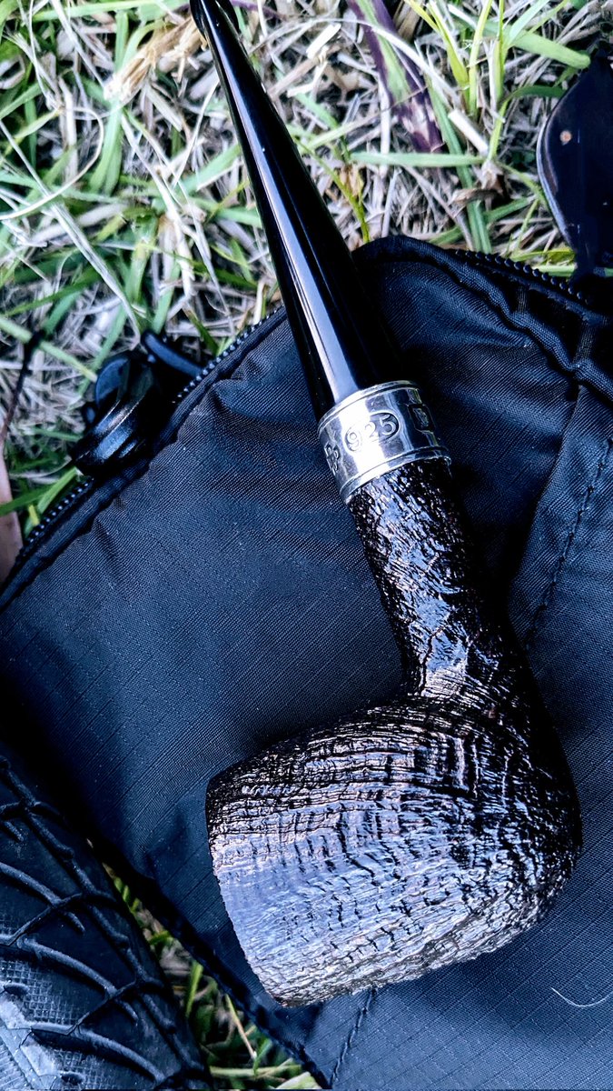 My old English friend brought me take this. Some prefer Dunhill. For me, this  is A favourite size in grave.