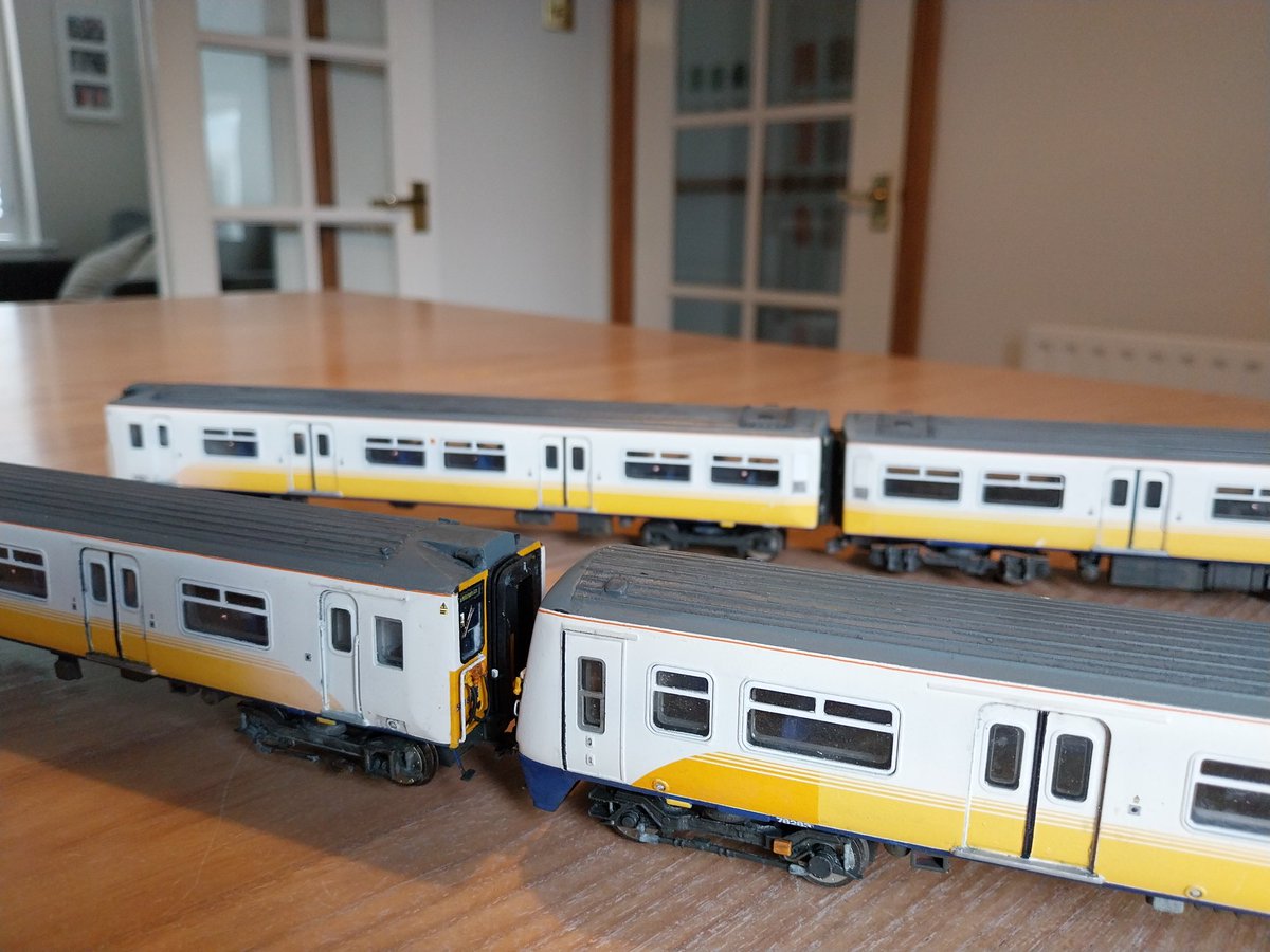 southcentral_OO's tweet image. Time to stop fettling these and do something else! 455818 and 456024 in an early-2000s state.