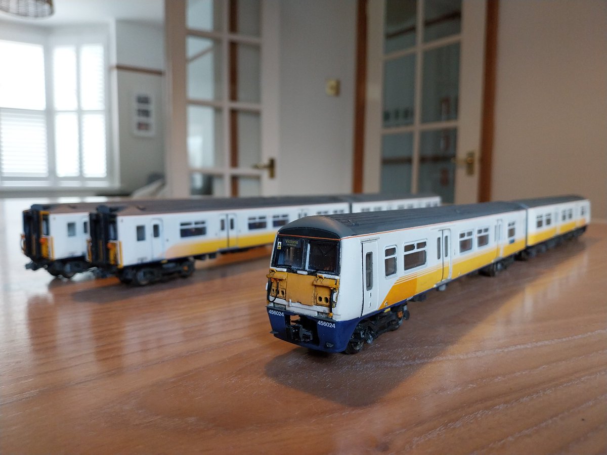 southcentral_OO's tweet image. Time to stop fettling these and do something else! 455818 and 456024 in an early-2000s state.