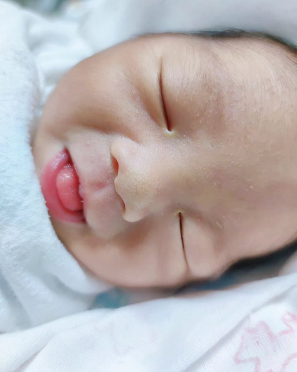 koy_wanvisa's tweet photo. แตนแต่นแต๊น ...👶🍼
ได้เวลาเเกะของขวัญเบบี๋เจ้าจิ๋ววว...🎁🎉
สวัสดีคับผม ผมชื่อน้องไบร์ทเเปลว่าสว่าง 🤍
เเม่ก้อยเเตก��มมา1อาทิตย์ละคับ น้ำหนัก2,980คับ🫄✨
ผมเกิดปีมังกรคับ🐉 ลูกพ่อเบลเเม่ก้อยคับ 🧑‍🍼🤱
ฝากเนื้อฝากตัว ฝากพร้อมเพย์เเม่ก้อยได้คับผม😍💵 https://t.co/dCRVJlsH6A