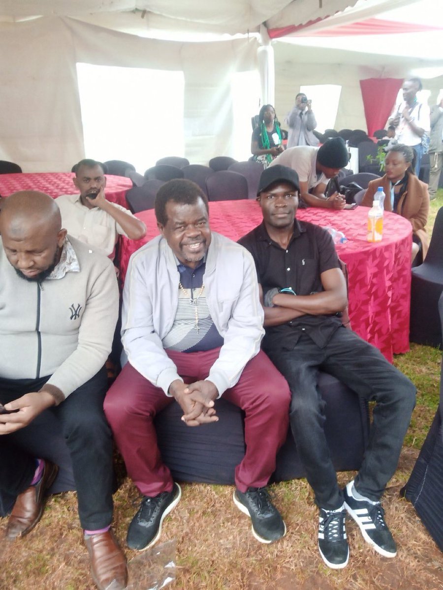OkiyaOmtatah's tweet photo. #SabaSabaMarchForOurLives #ShujaazMemorialConcert  provided a moment for reflection, remembrance, and honoring the memories of those who have given their lives in service to our country.

Today we not only showed our respect and gratitude for their sacrifices but also reaffirmed our commitment as Kenyans to uphold the principles and ideals they fought to defend. 
Viva! ✊🏾