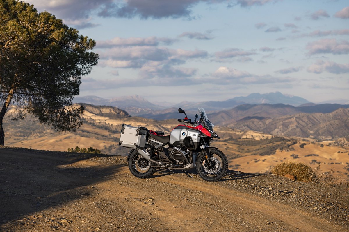 BMW Group España (@bmwgroupespana) on Twitter photo Llega la nueva <a href="/bmwmotorradesp/">BMW Motorrad España</a> R 1300 GS Adventure, con nuevo diseño en torno a su bóxer bicilíndrico de 1.300 cc que desarrolla 145 CV y 149 Nm, una suspensión adaptativa revisada ideal para terrenos rotos, modo de conducción Enduro y muchas más mejoras para su uso en cualquier Llega la nueva <a href="/bmwmotorradesp/">BMW Motorrad España</a> R 1300 GS Adventure, con nuevo diseño en torno a su bóxer bicilíndrico de 1.300 cc que desarrolla 145 CV y 149 Nm, una suspensión adaptativa revisada ideal para terrenos rotos, modo de conducción Enduro y muchas más mejoras para su uso en cualquier