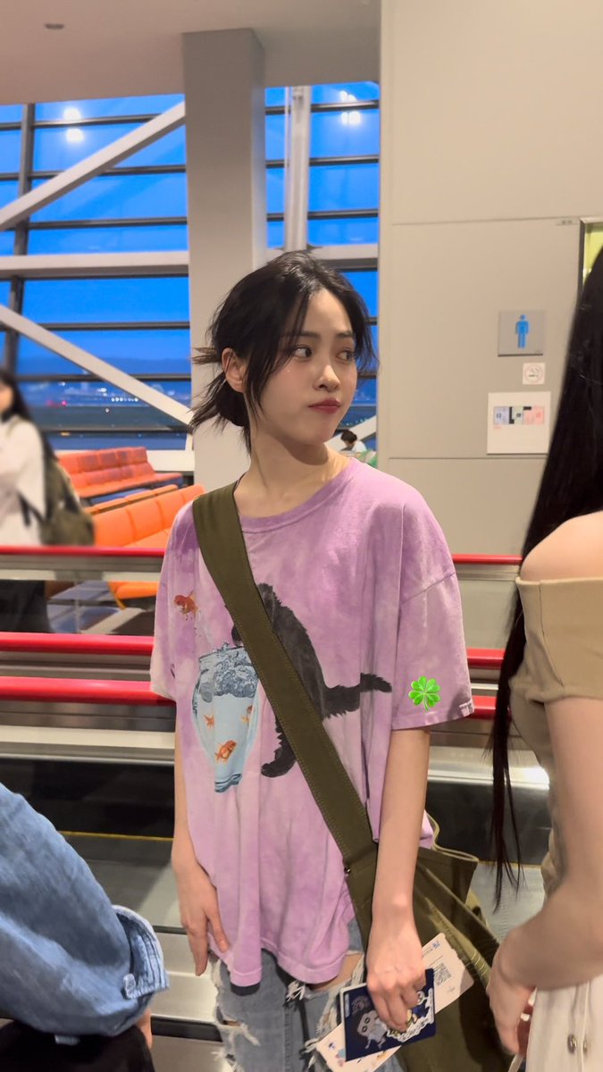 theryujinpics's tweet photo. RYUJIN IRL 🐱🫴🏻 https://t.co/Et766KFMRl