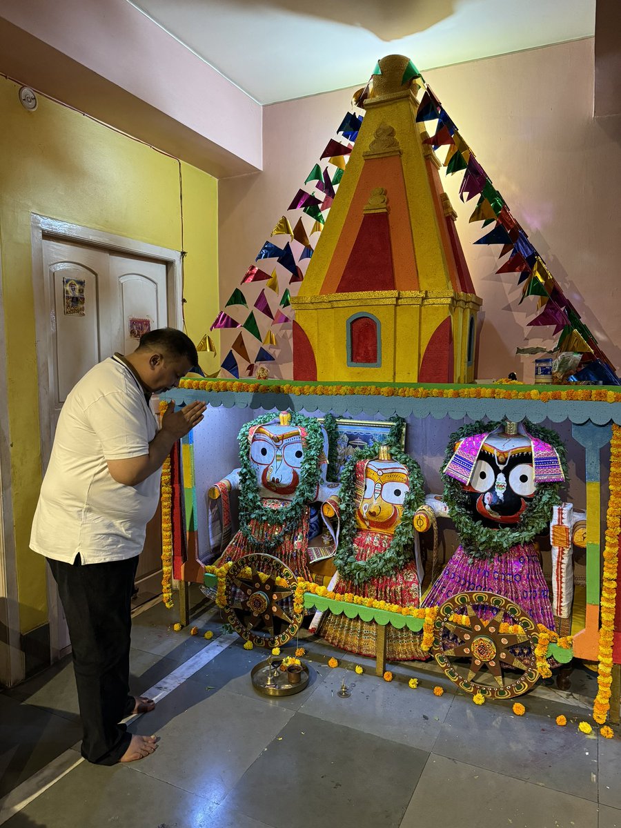 DrVNMishraa's tweet photo. मेरे घर में रथयात्रा 

तुलसी घाट https://t.co/IvECmspdih