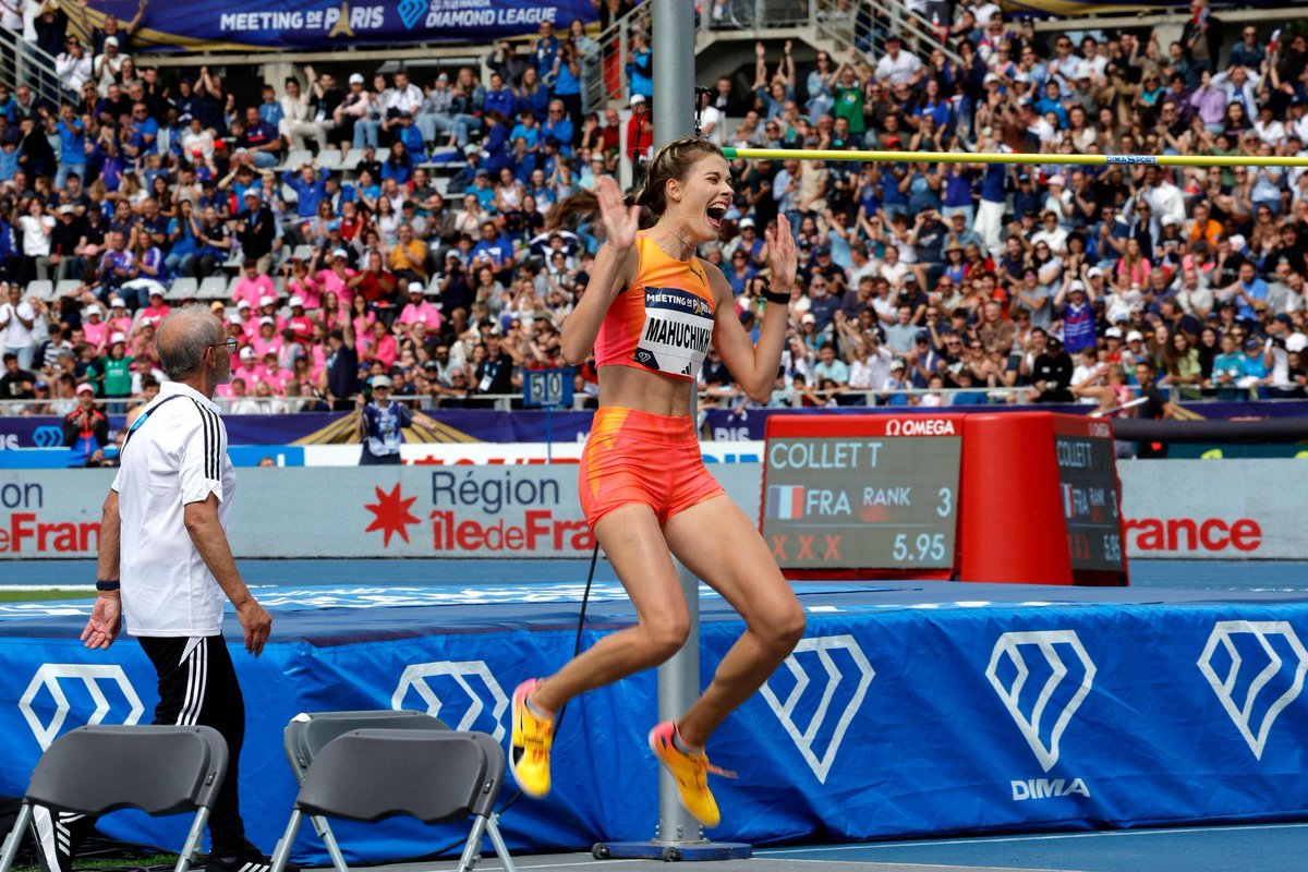 EuromaidanPress's tweet photo. 22-year-old Yaroslava Mahuchikh from Ukraine jumped 2.10 meters high at the Diamond League in Paris. In doing so, she set a new world record in the women's high jump, breaking the previous record that had stood for 37 years with a jump of 2.10 meters!

📷 --> Eastnews. https://t.co/xN5UJCW9WE