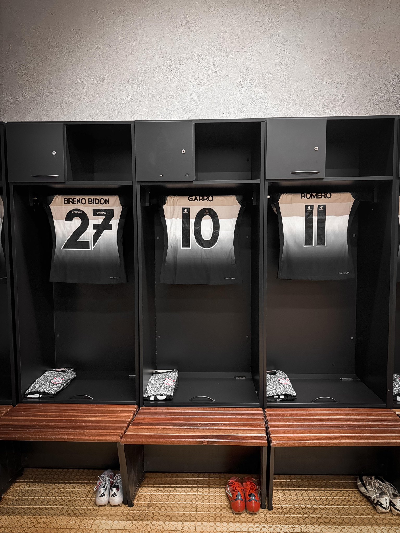 TIMÃO ESCALADO! Veja os titulares para o duelo contra o Cruzeiro