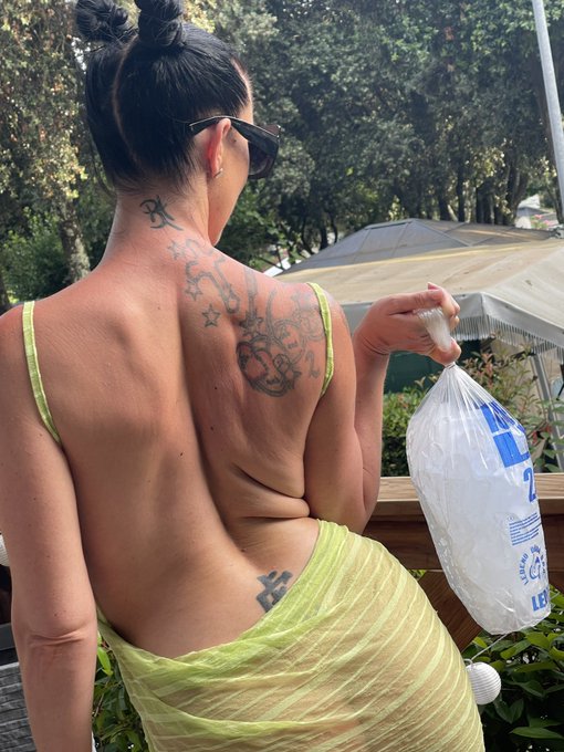 &hellip;, it&rsquo;s so hot here in Croatia:)  Who else is here ?  If u don&rsquo;t be here find me here  🔻🔻🔻🔻🔻🔻🔻🔻🔻🔻🔻🔻  https://t<a href="/tag/coffee"class="tags"><span>#coffee</span></a>