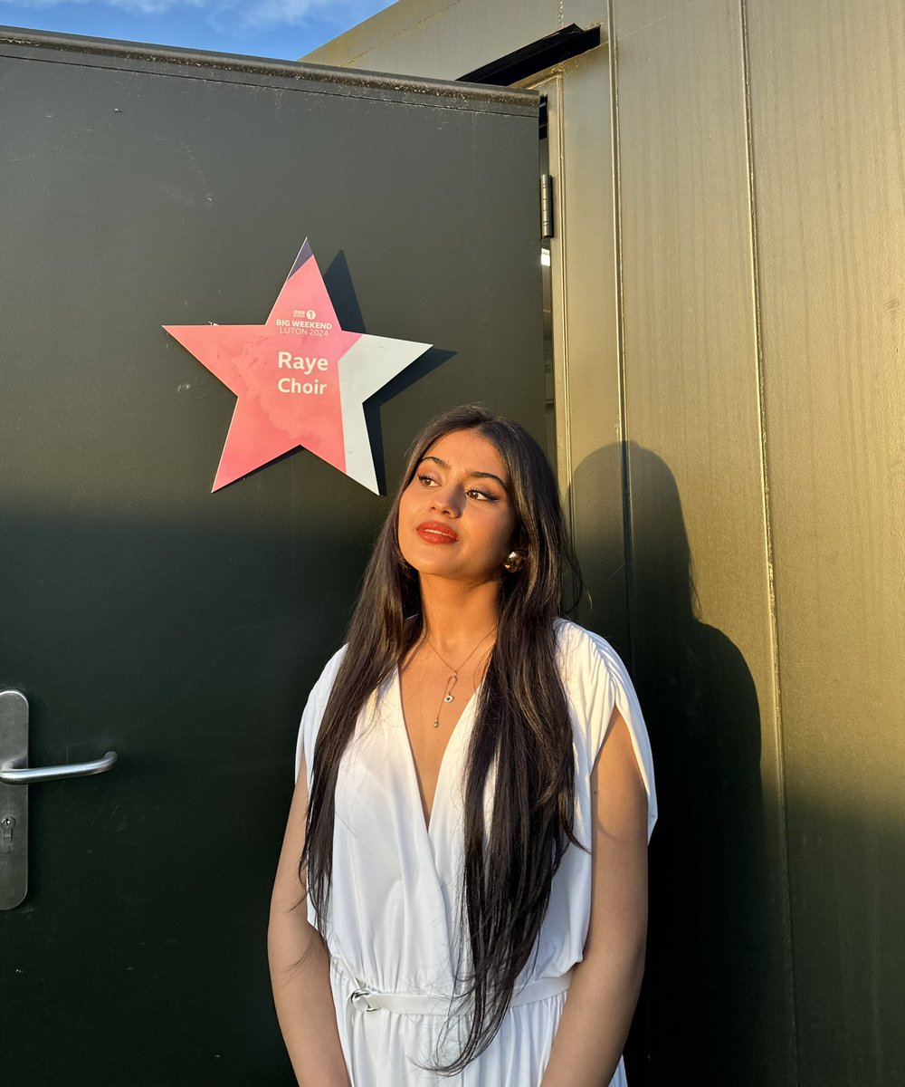 still can’t quite believe it… thank you <a href="/raye/">RAYE</a> 🎷🌟